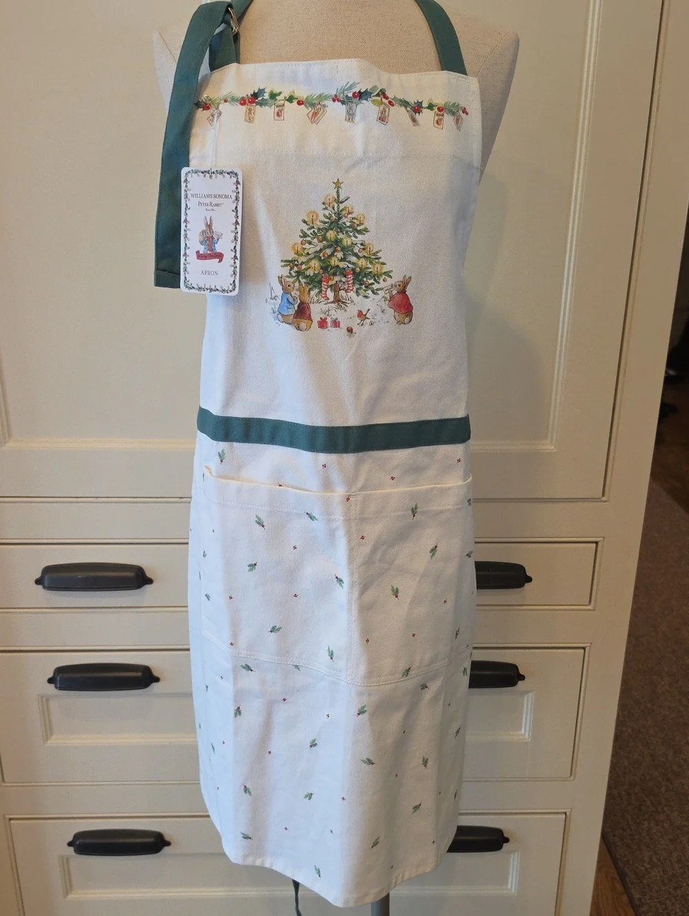 Williams Sonoma Peter Rabbit Holiday Apron NWT Hard To Find